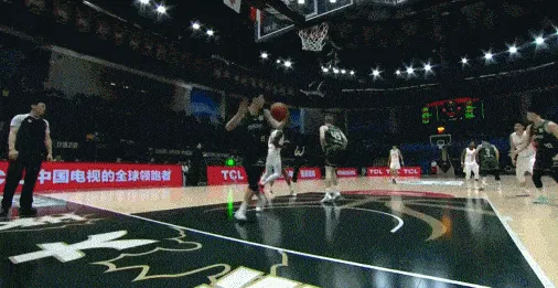 开云在线开户-球场亲兄弟？盘点一下那些球场上的队友之间内讧的场面